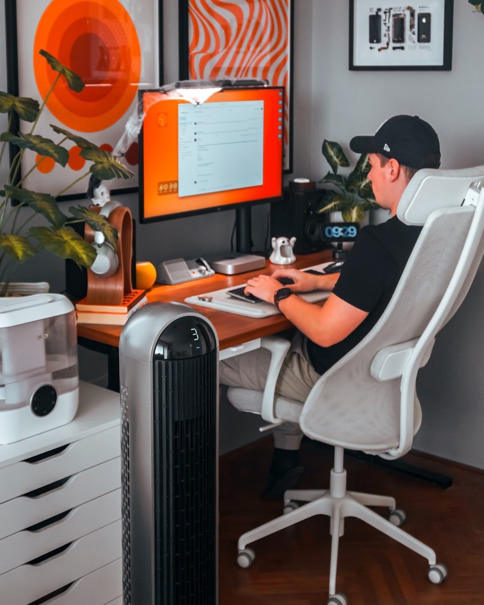 Summer Cooling for Home Offices: Silent Fans, Laptop Cooling, and Airflow Maps